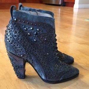 FRYE | Remy Deco Studded Short Ankle Bootie Anthracite Charcoal Gray 🩶